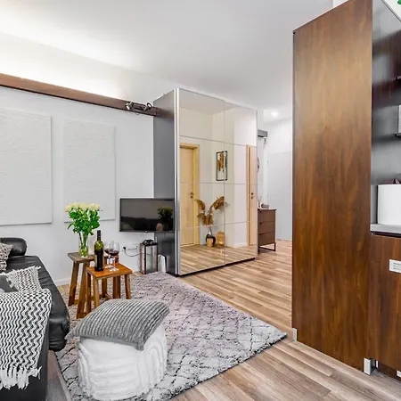 Natural-style In The Centre Of Apartment *