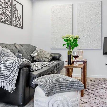 Natural-style In The Centre Of Apartment