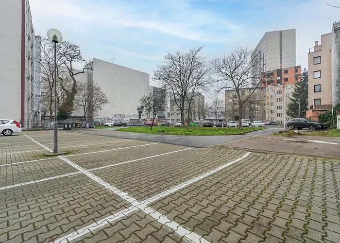 Natural-style In The Centre Of Apartment